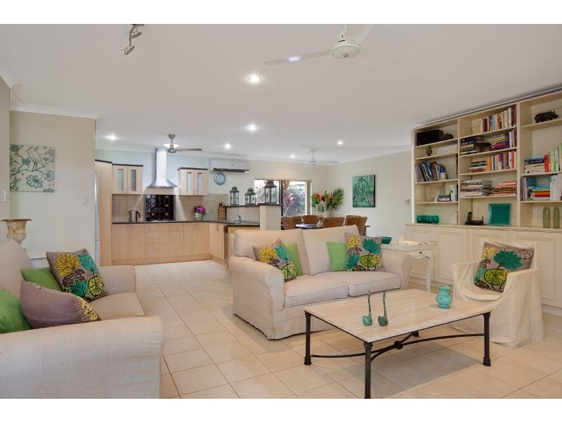 9 Sago Close, Palm Cove QLD 4879