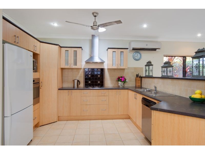 9 Sago Close, Palm Cove QLD 4879