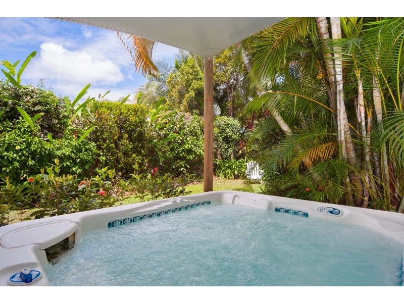 9 Sago Close, Palm Cove QLD 4879