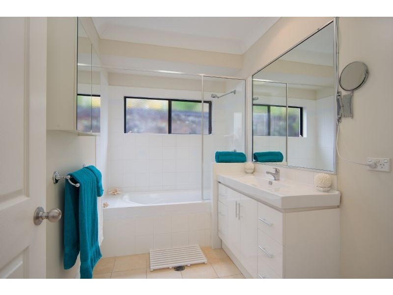 9 Sago Close, Palm Cove QLD 4879