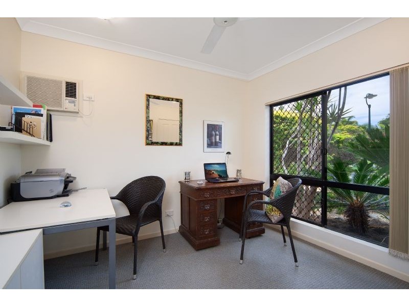 9 Sago Close, Palm Cove QLD 4879