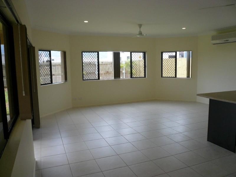 11 Hetherton Street, Smithfield QLD 4878