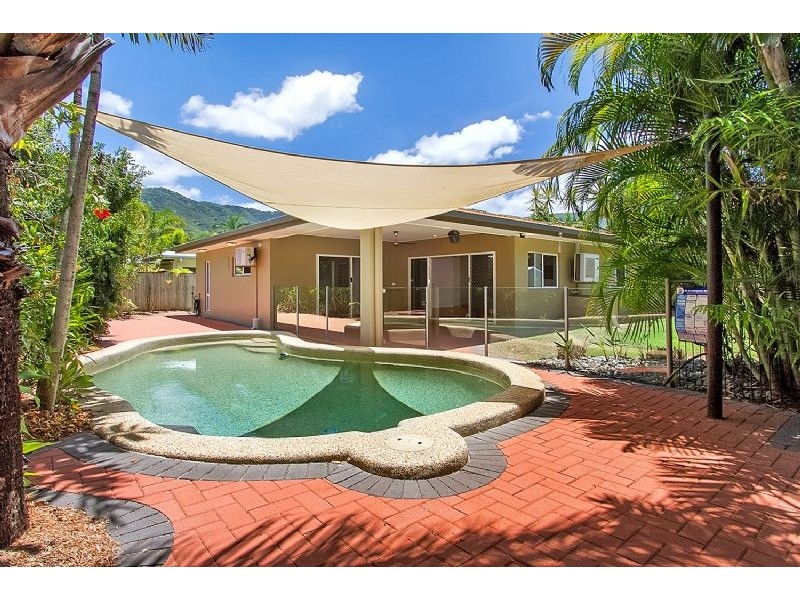 4 Barrier Close, Clifton Beach QLD 4879