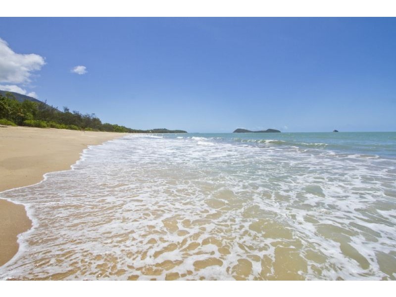 4 Barrier Close, Clifton Beach QLD 4879
