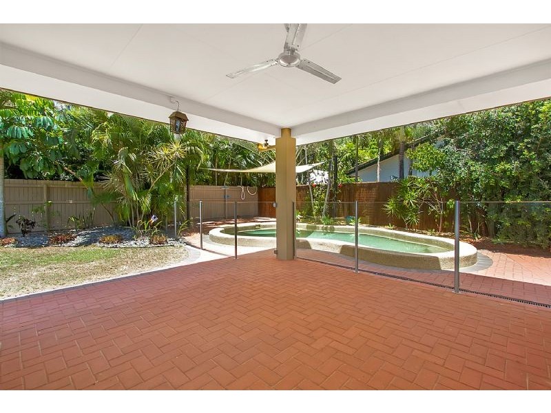 4 Barrier Close, Clifton Beach QLD 4879