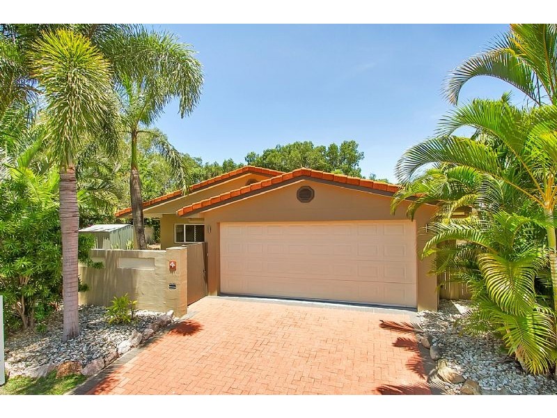 4 Barrier Close, Clifton Beach QLD 4879