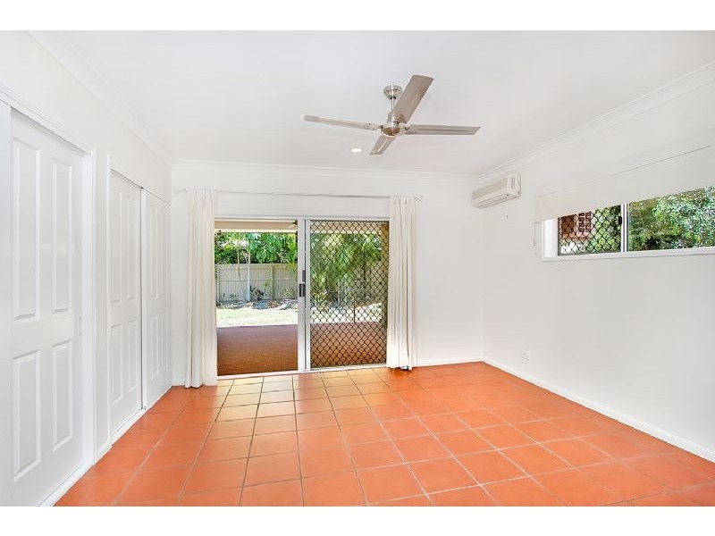4 Barrier Close, Clifton Beach QLD 4879