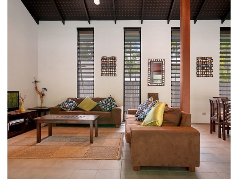 3 Lambus Street, Palm Cove QLD 4879