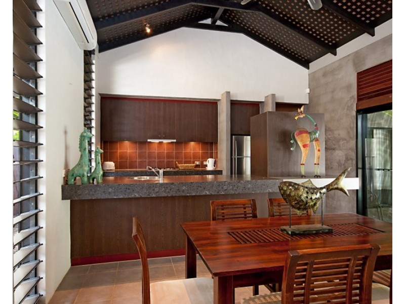 3 Lambus Street, Palm Cove QLD 4879