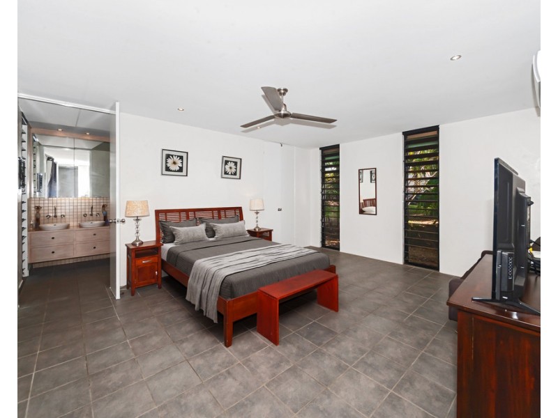 3 Lambus Street, Palm Cove QLD 4879