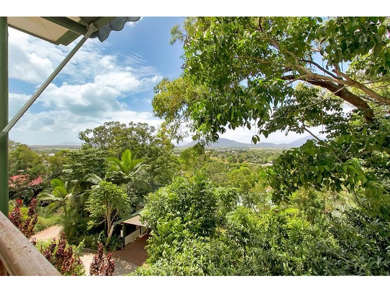 13 Darkin Close, Smithfield QLD 4878