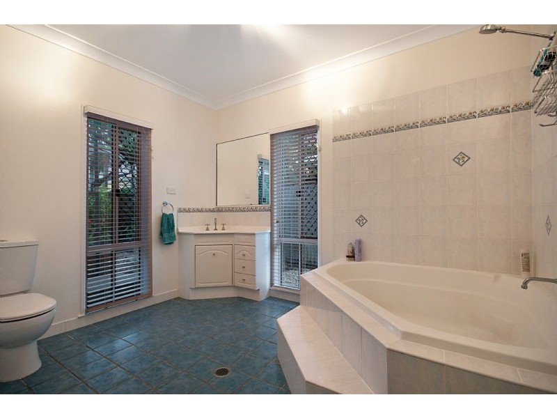 4 Barrier Close, Clifton Beach QLD 4879