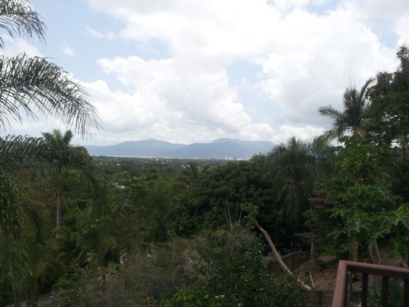 15 Panoramic Place, Whitfield QLD 4870