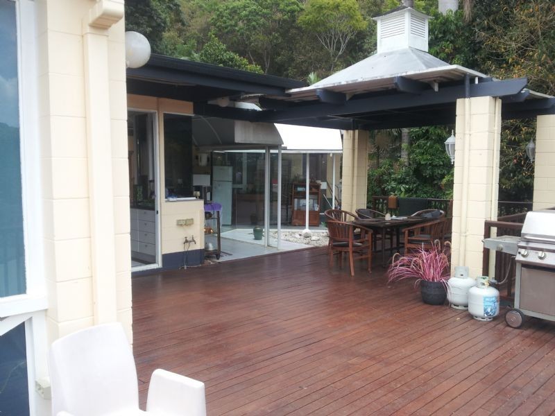 15 Panoramic Place, Whitfield QLD 4870