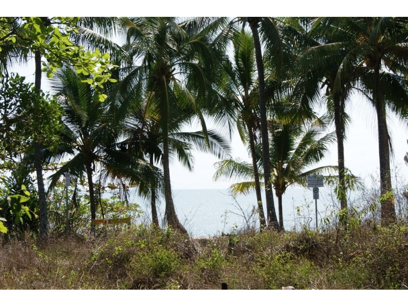 Clifton Beach QLD 4879