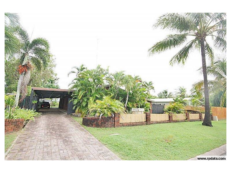 Holloways Beach QLD 4878