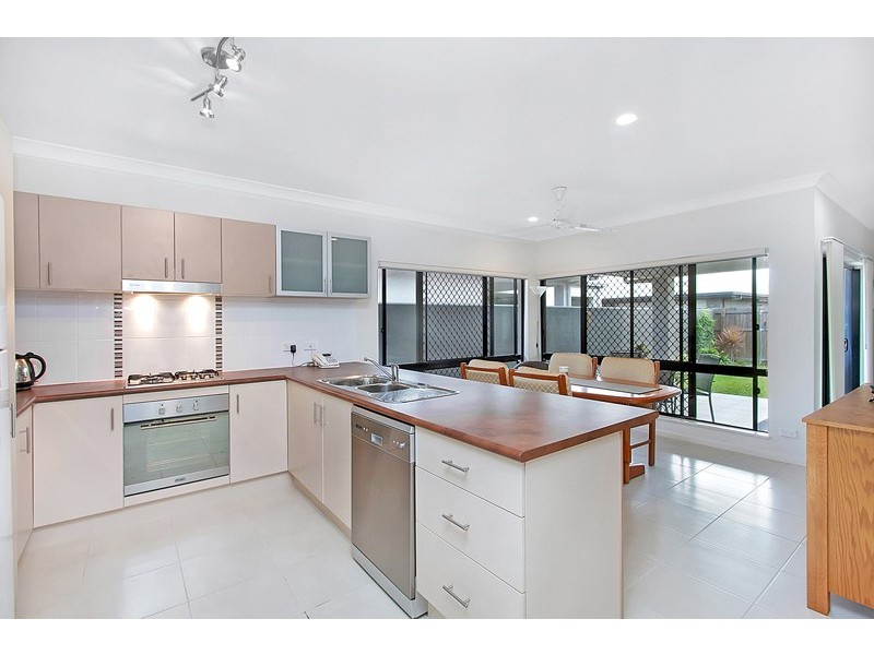 11 Flagstone Terrace, Smithfield QLD 4878