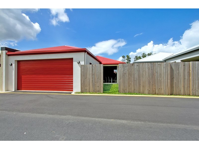 11 Flagstone Terrace, Smithfield QLD 4878