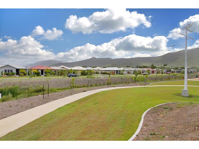 11 Flagstone Terrace, Smithfield QLD 4878