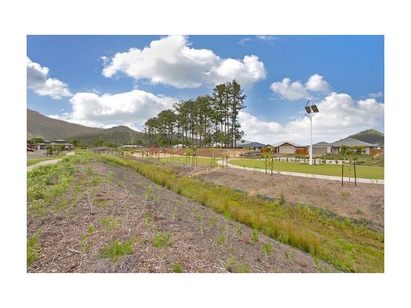 11 Flagstone Terrace, Smithfield QLD 4878