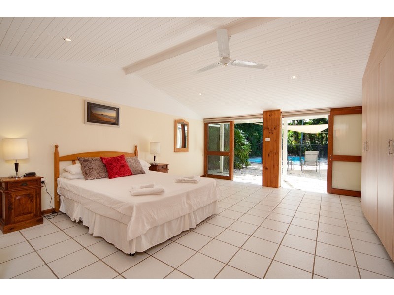54 Terebra Street, Palm Cove QLD 4879