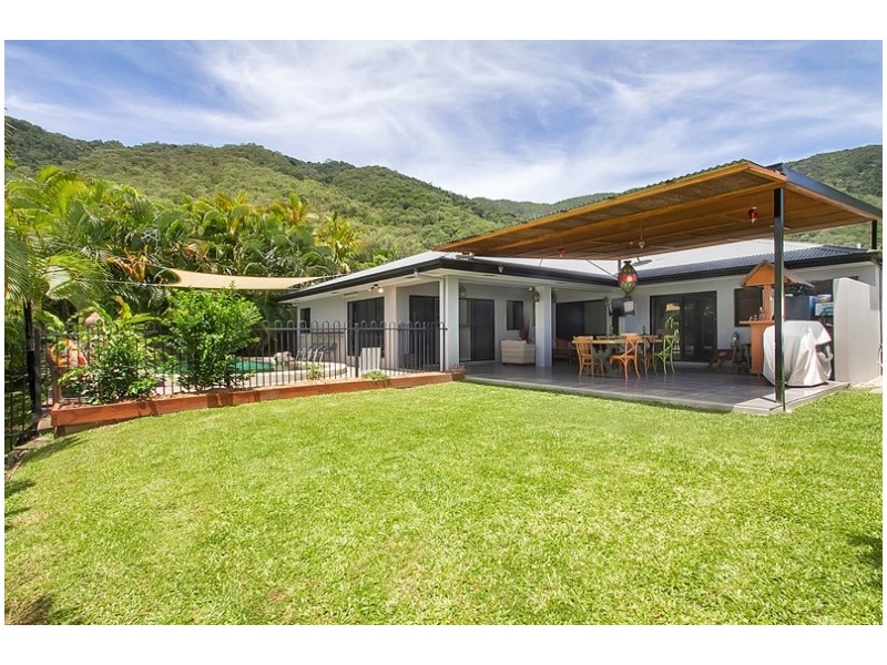 3 Savannah Street, Palm Cove QLD 4879