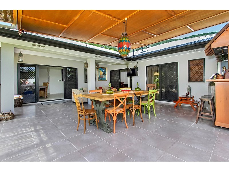 3 Savannah Street, Palm Cove QLD 4879
