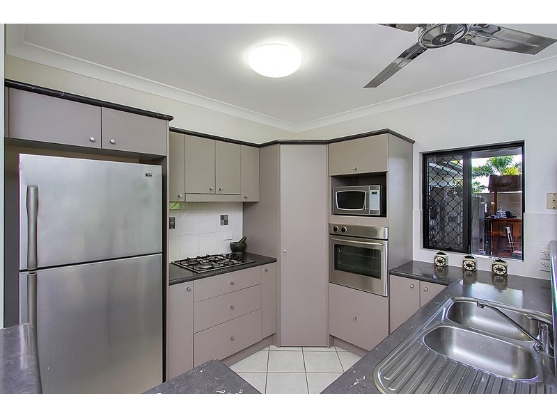3 Savannah Street, Palm Cove QLD 4879