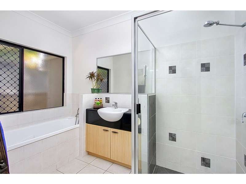 3 Savannah Street, Palm Cove QLD 4879