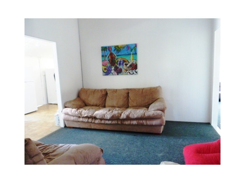 7 Pease Street, Manoora QLD 4870