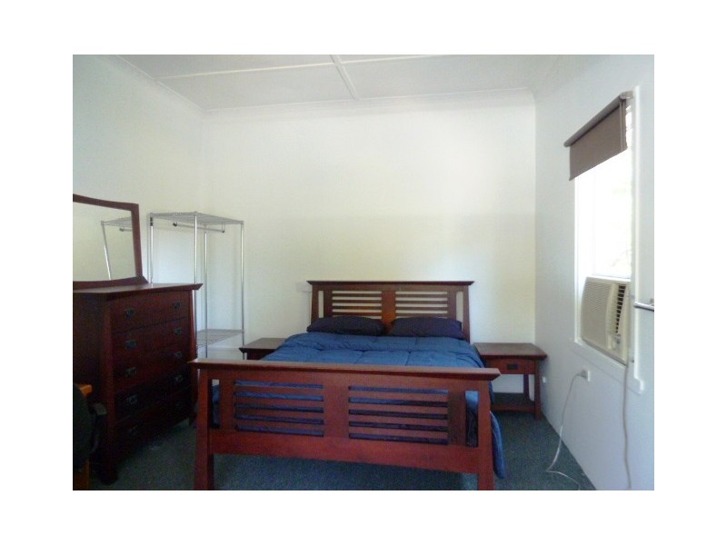 7 Pease Street, Manoora QLD 4870
