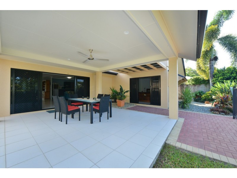 2 Bingil Close, Kewarra Beach QLD 4879