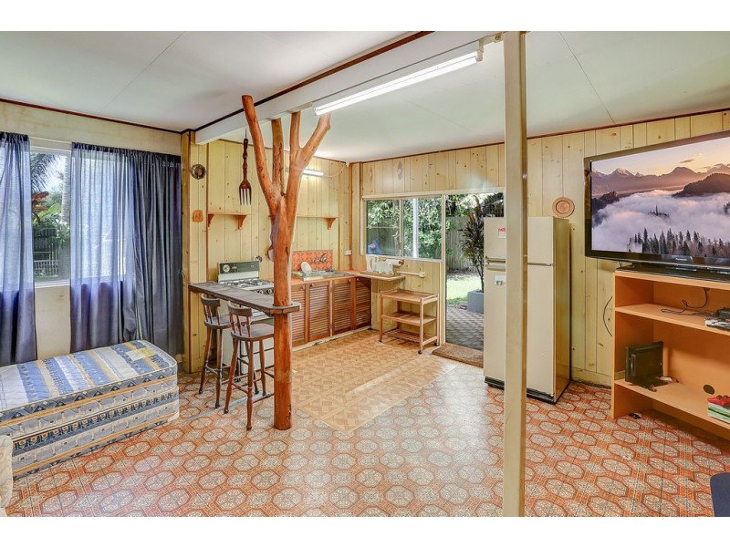 31 Endeavour Road, Clifton Beach QLD 4879