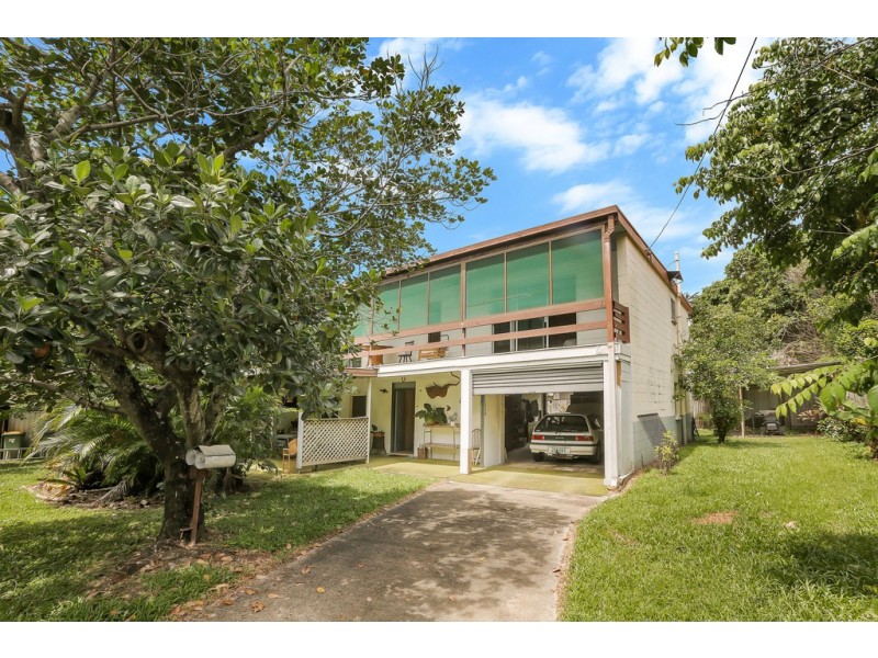 31 Endeavour Road, Clifton Beach QLD 4879