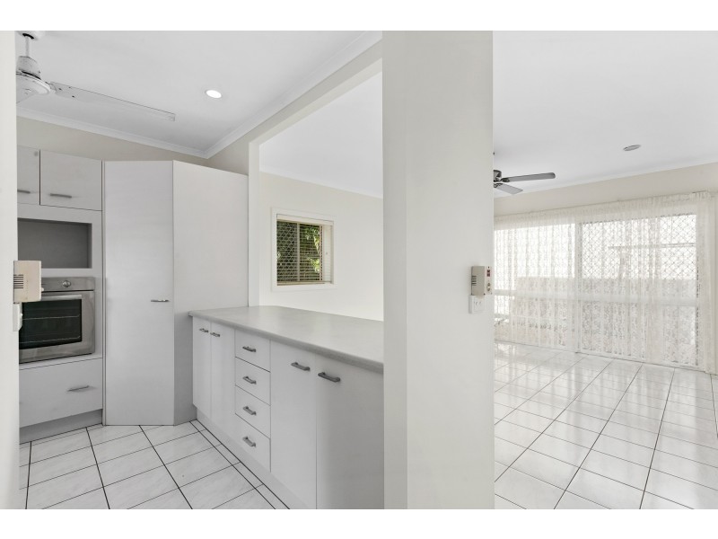 1/77-79 Moore Street, Trinity Beach QLD 4879