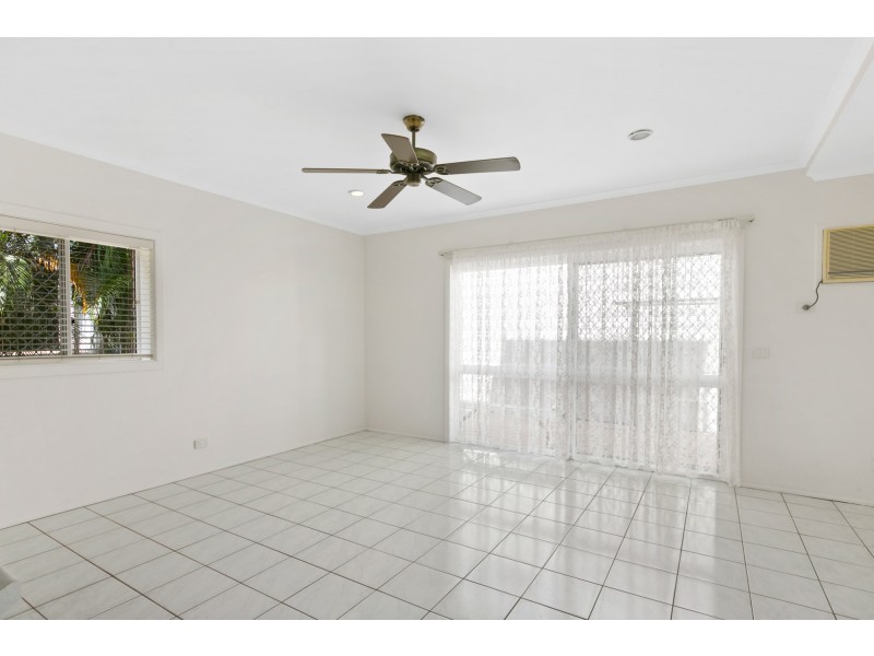 1/77-79 Moore Street, Trinity Beach QLD 4879