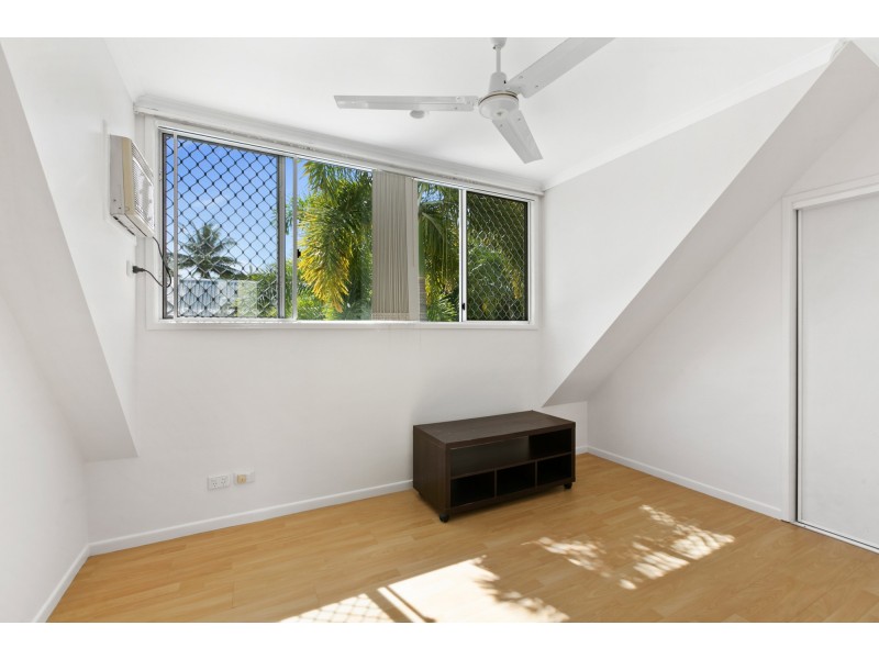 1/77-79 Moore Street, Trinity Beach QLD 4879