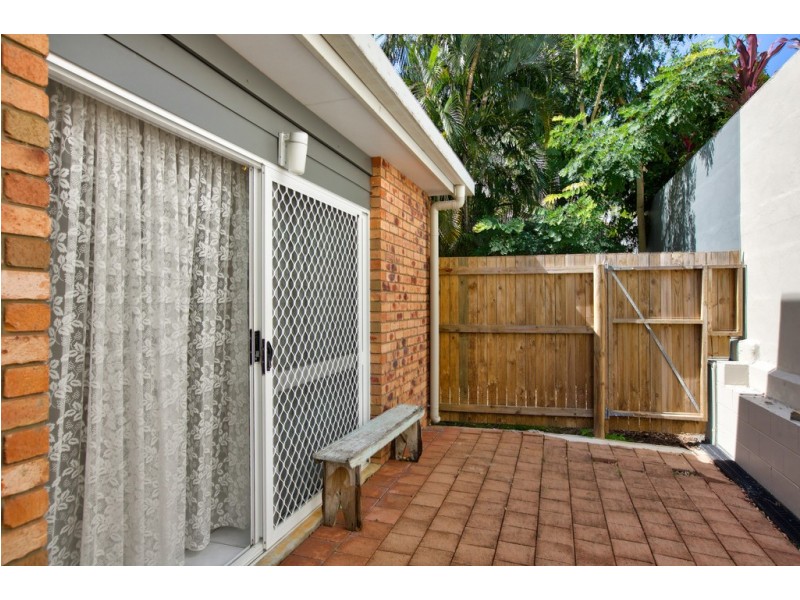 1/77-79 Moore Street, Trinity Beach QLD 4879