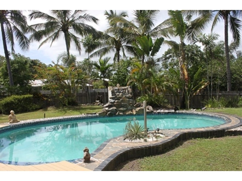 2 SAFFRON CLOSE, Holloways Beach QLD 4878