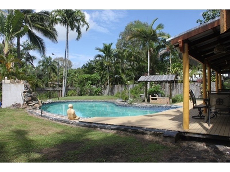 2 SAFFRON CLOSE, Holloways Beach QLD 4878