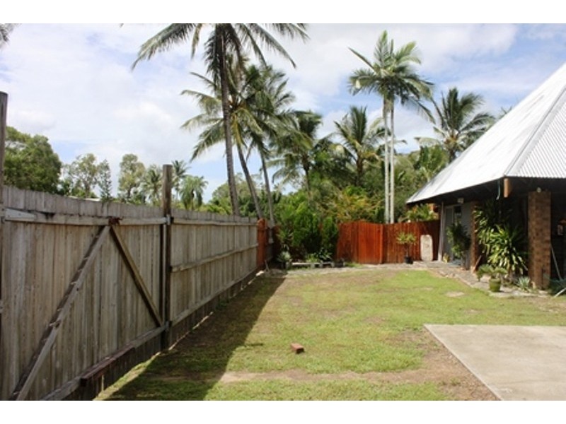 2 SAFFRON CLOSE, Holloways Beach QLD 4878