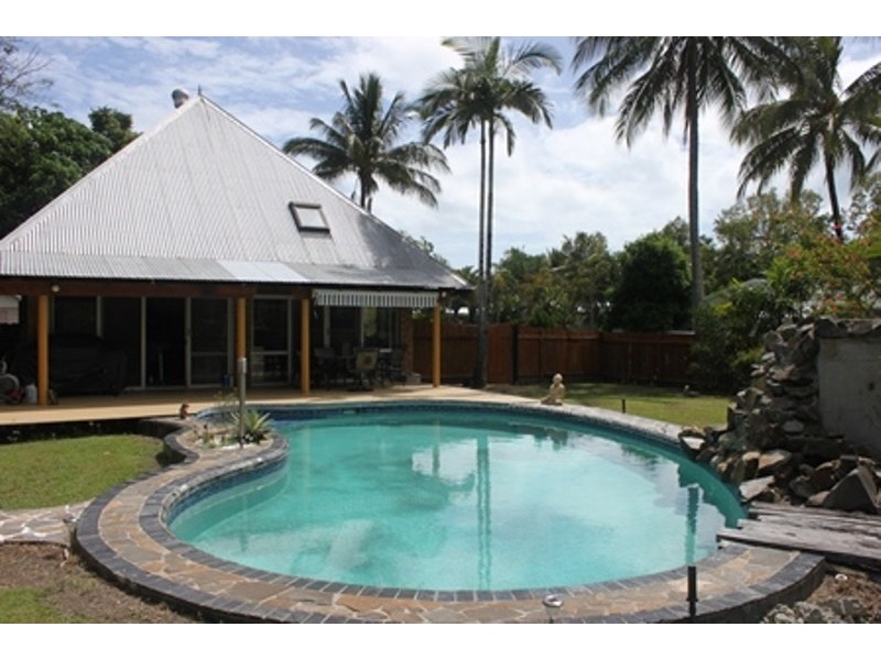 2 SAFFRON CLOSE, Holloways Beach QLD 4878