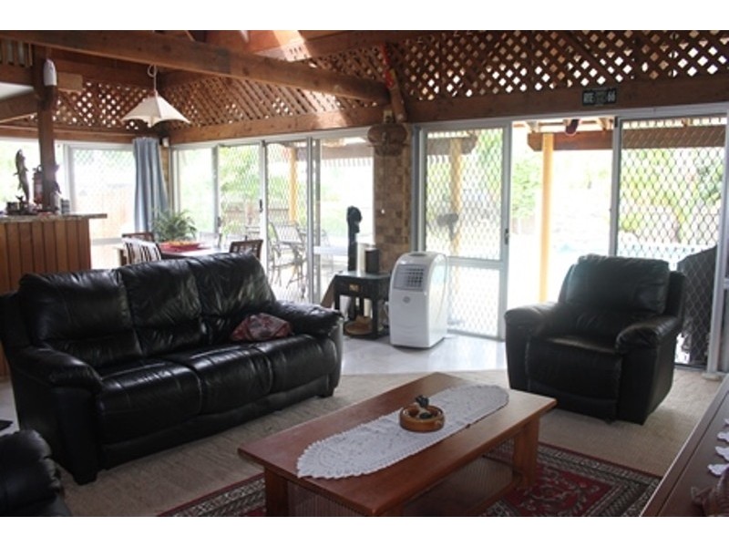 2 SAFFRON CLOSE, Holloways Beach QLD 4878