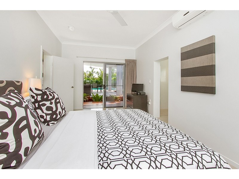 Palm Cove QLD 4879