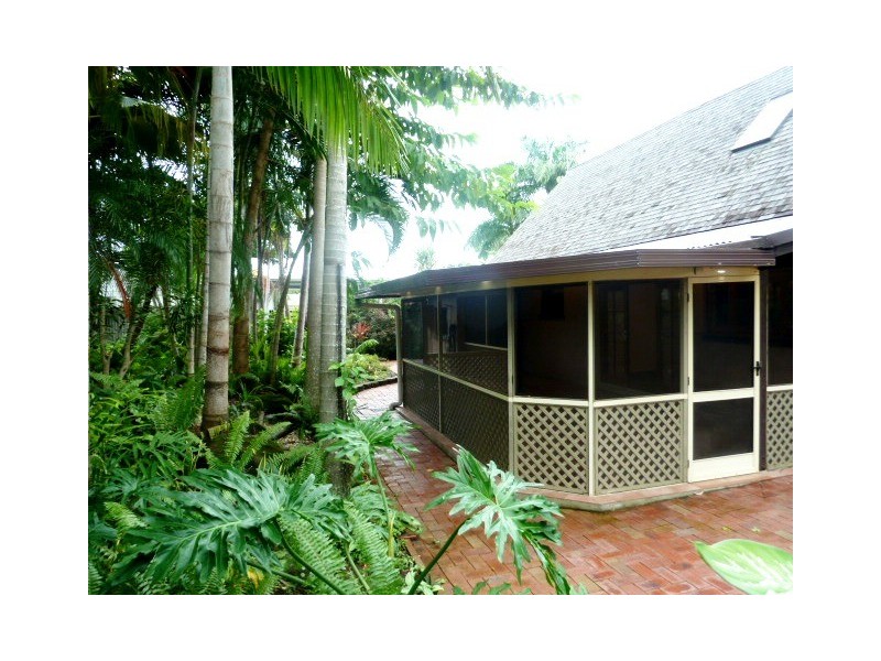 6 Conch Street, Trinity Beach QLD 4879