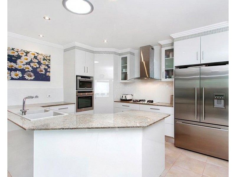 5 Palmetto Street, Palm Cove QLD 4879