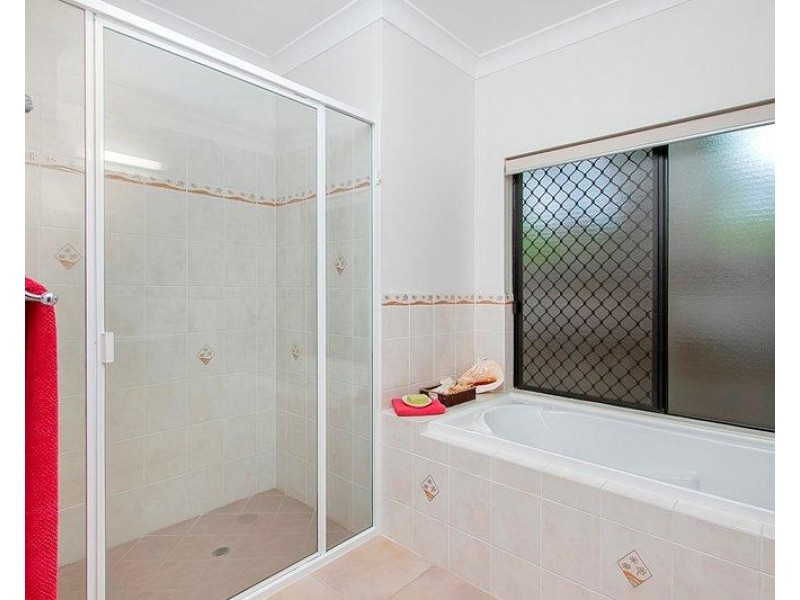 5 Palmetto Street, Palm Cove QLD 4879