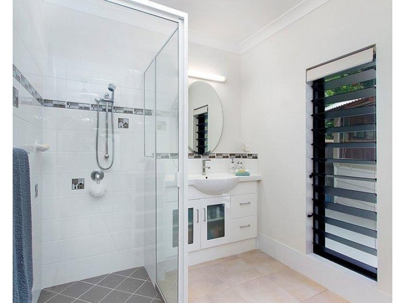 5 Palmetto Street, Palm Cove QLD 4879