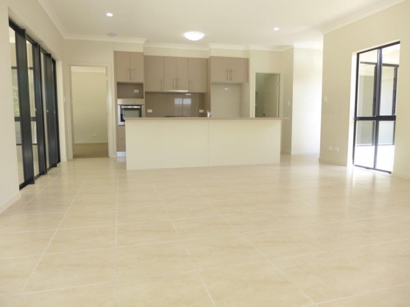 25 Aurelia Road, Palm Cove QLD 4879