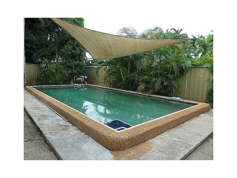 Holloways Beach QLD 4878